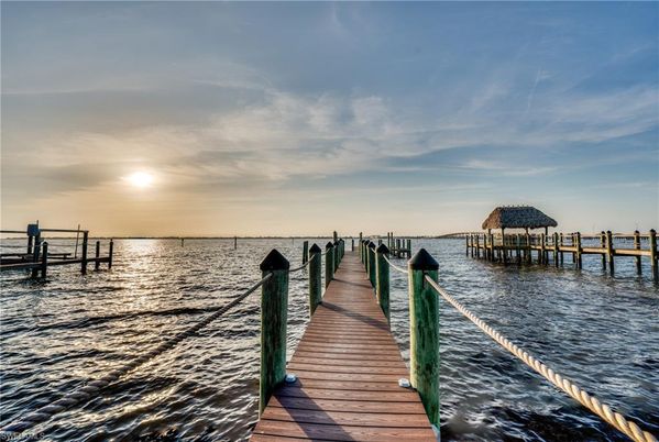 Exterior, Lake