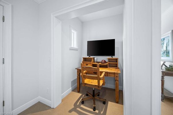 Home Office, Interior