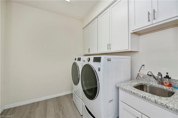 Interior, Washer, Wood Texture Flooring