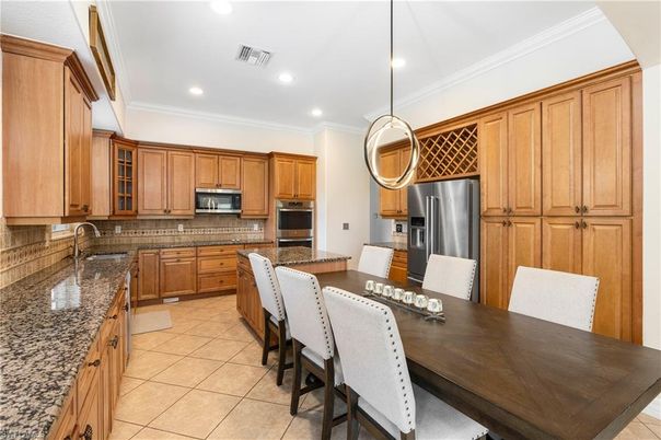 Dining room, Interior, Kitchen, Pendant Lights, Recessed Lighting, Stainless Steel Appliances