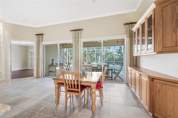 Dining room, Interior