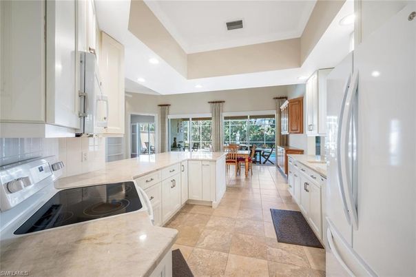 Dining room, Interior, Kitchen, Recessed Lighting