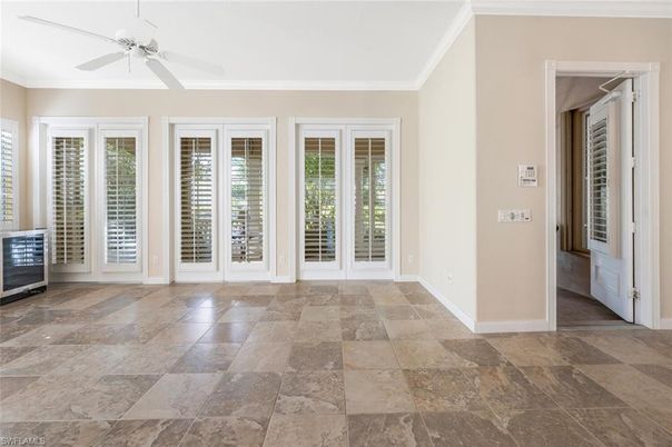 Empty room, Interior