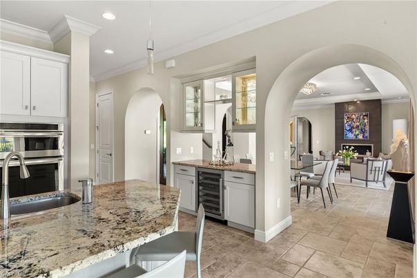 Dining room, Interior, Kitchen, Living room, Pendant Lights, Recessed Lighting, Stainless Steel Appliances
