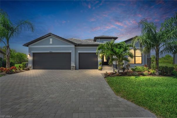 Attached, Exterior, Facade, Mediterranean