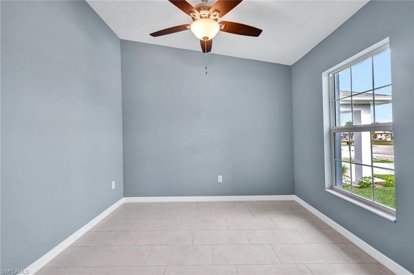Empty room, Interior