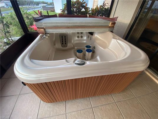 Exterior, Hot Tub, Interior