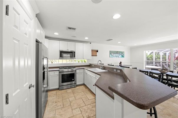 Dining room, Interior, Kitchen, Recessed Lighting, Stainless Steel Appliances