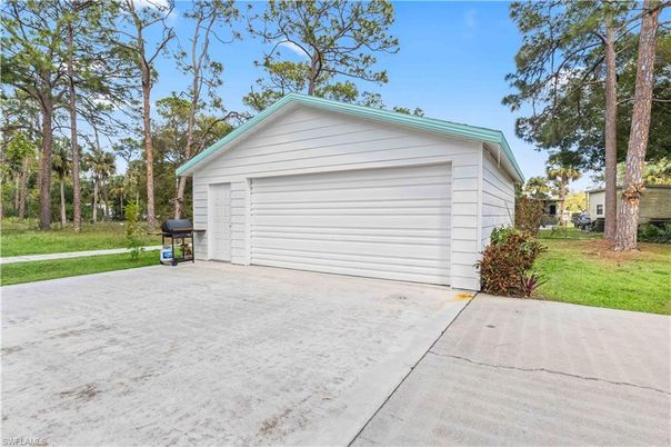 Detached Garage, Exterior
