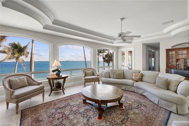 Interior, Living room, Water