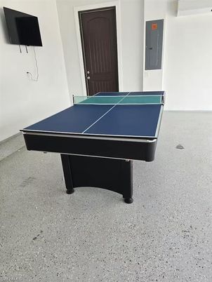 Game Room, Interior
