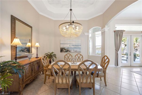 Chandelier, Dining room, Interior, Pendant Lights