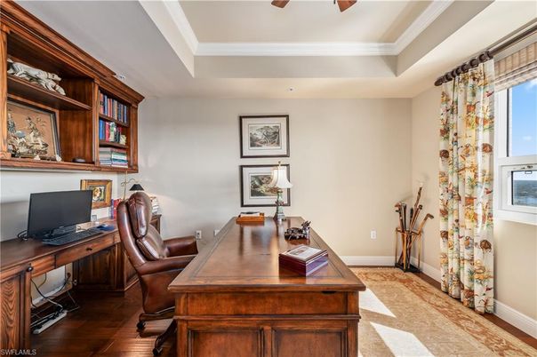Home Office, Interior