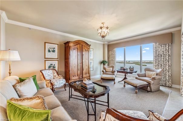 Chandelier, Interior, Living room