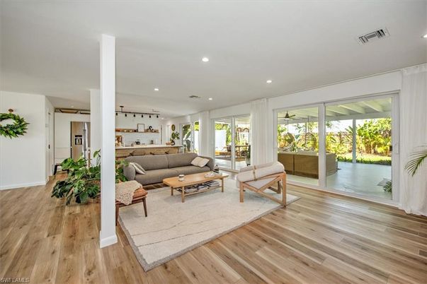 Interior, Living room, Pendant Lights, Recessed Lighting, Wood Texture Flooring