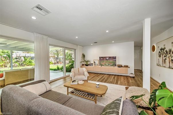Interior, Living room, Recessed Lighting, Wood Texture Flooring