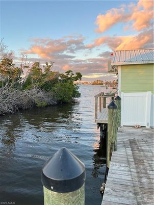 Exterior, Lake