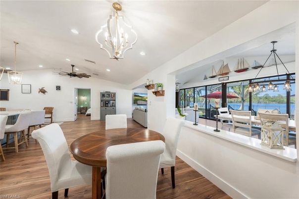 Chandelier, Dining room, Interior, Pendant Lights, Recessed Lighting, Water, Wood Texture Flooring