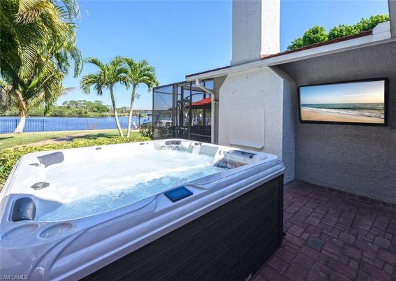 Exterior, Hot Tub, Water