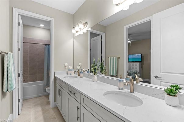 Bathroom, Dual Sink Vanities, Interior, Recessed Lighting