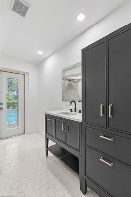 Bathroom, Dual Sink Vanities, Interior, Recessed Lighting