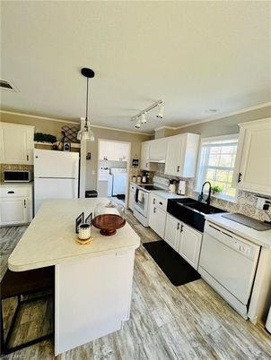Interior, Kitchen, Pendant Lights, Wood Texture Flooring