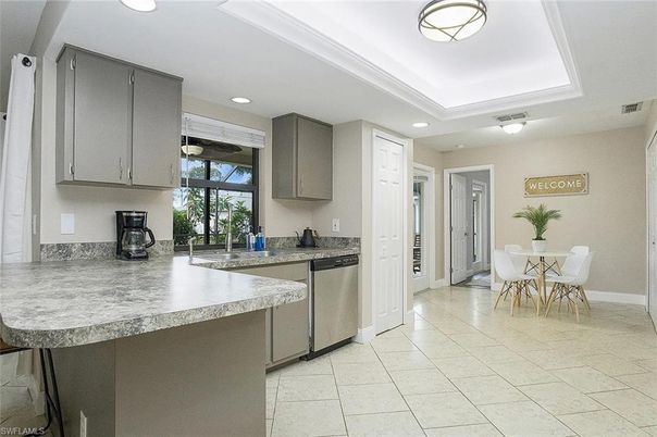 Dining room, Interior, Kitchen, Recessed Lighting