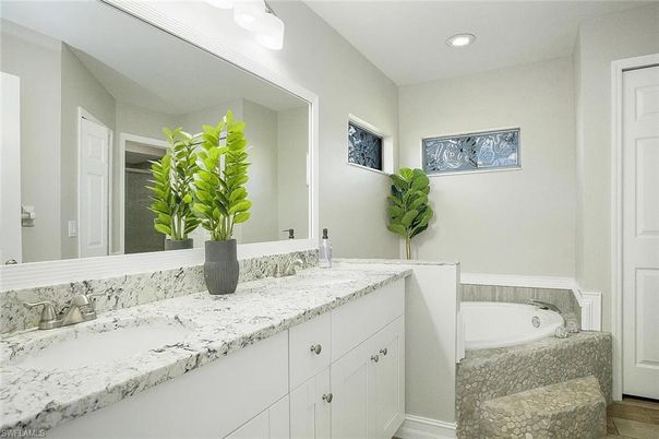 Bathroom, Dual Sink Vanities, Interior, Recessed Lighting