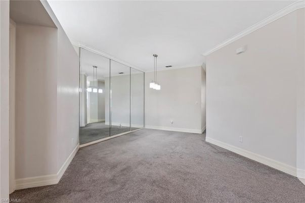 Empty room, Interior, Pendant Lights