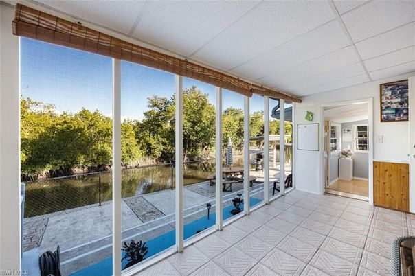 Interior, Sun Room, Water