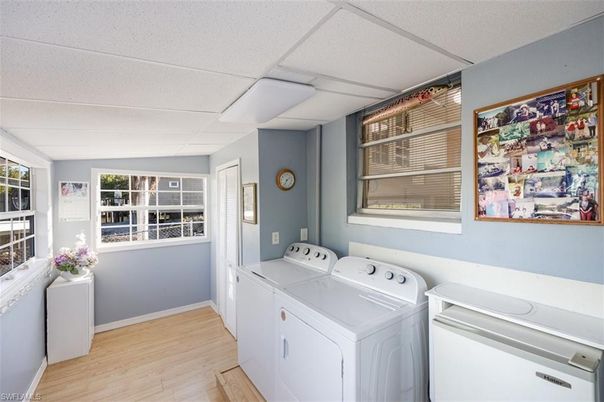 Interior, Washer, Wood Texture Flooring
