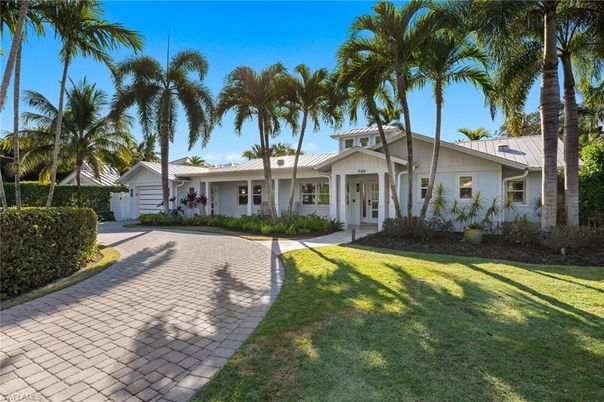 Backyard, Exterior, Facade, Ranch