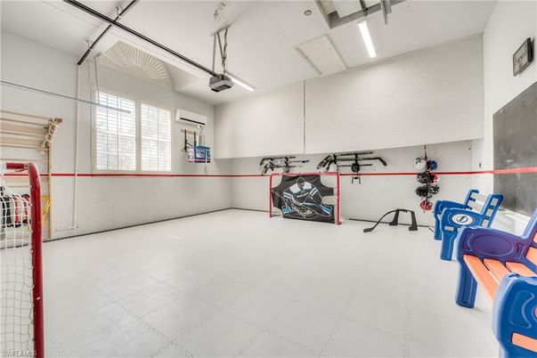 Garage, Interior