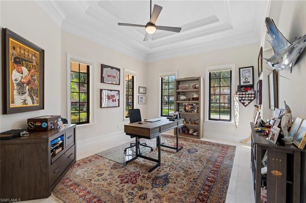 Home Office, Interior
