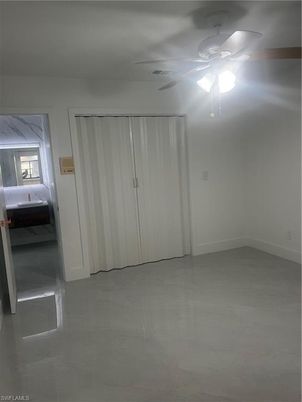 Empty room, Interior