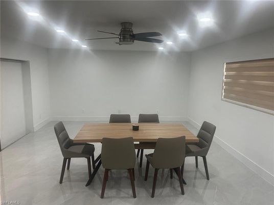 Dining room, Interior, Recessed Lighting