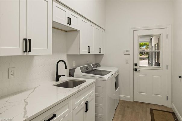 Interior, Washer, Wood Texture Flooring