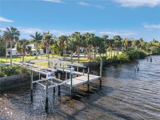 Exterior, Lake