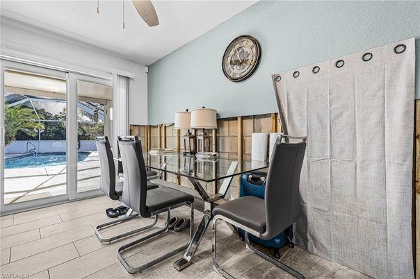 Dining room, Interior, Sun Room, Wood Texture Flooring