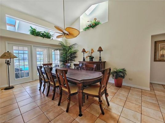 Dining room, Interior
