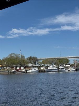 Exterior, Lake