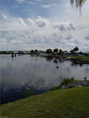 Exterior, Lake