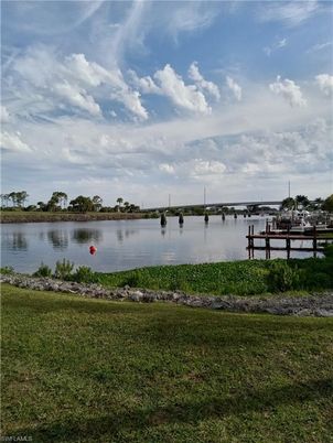 Exterior, Lake