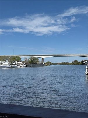 Exterior, Lake