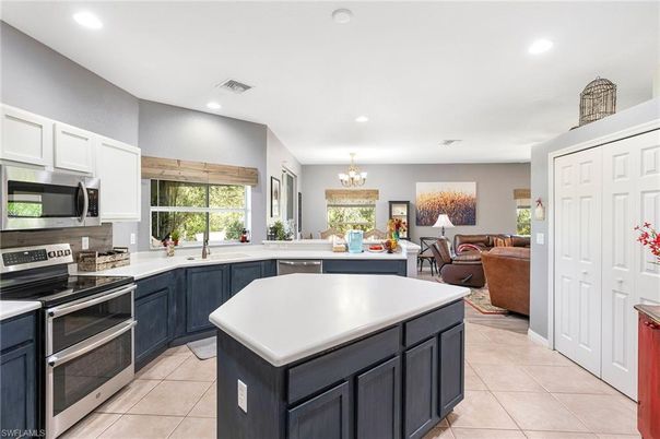 Chandelier, Interior, Kitchen, Living room, Recessed Lighting, Stainless Steel Appliances