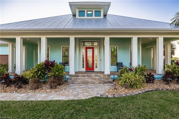 Exterior, Facade, Ranch