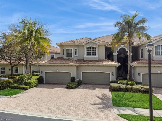 Attached, Exterior, Facade, Mediterranean