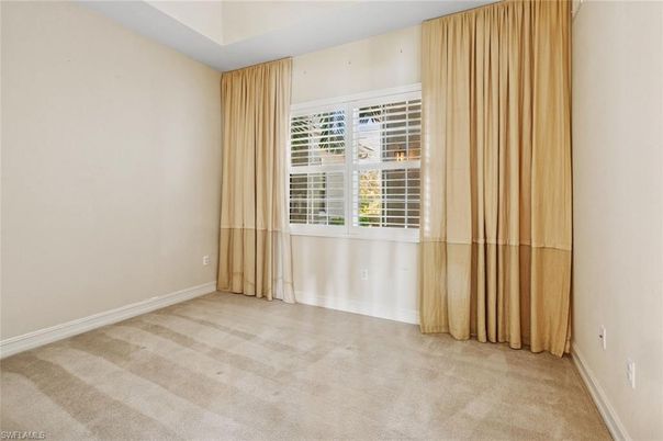 Empty room, Interior