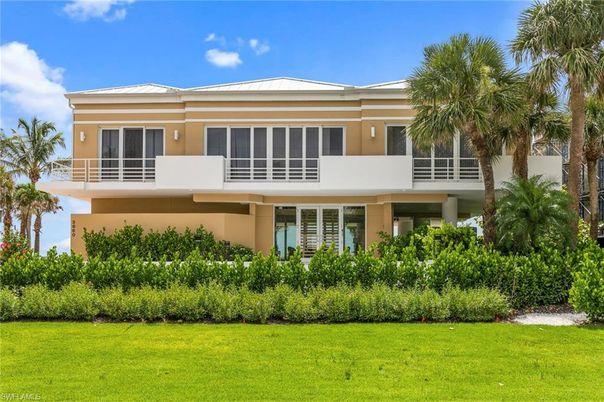 Backyard, Exterior, Facade, Modern