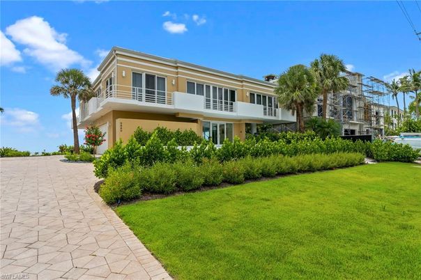 Backyard, Exterior, Facade, Modern